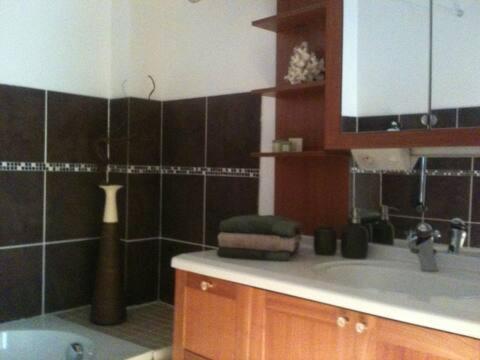 Maison Avec Jacuzzi Et Terrasse Sur Les Toits Brignon Exterior photo